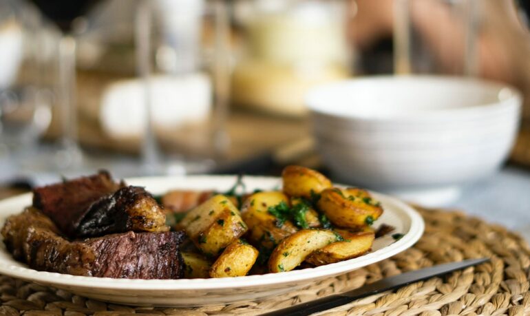 Descubre La Cocina de Neptuno, cocina tradicional con un toque moderno frente al Museo del Prado. Reserva online o disfruta de nuestro menú para grupos