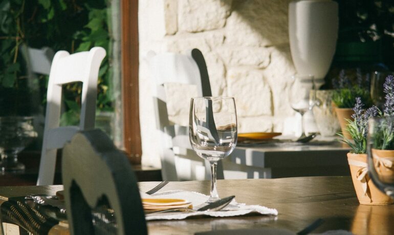 Descubre La Cocina de Neptuno, cocina tradicional con un toque moderno frente al Museo del Prado. Reserva online o disfruta de nuestro menú para grupos